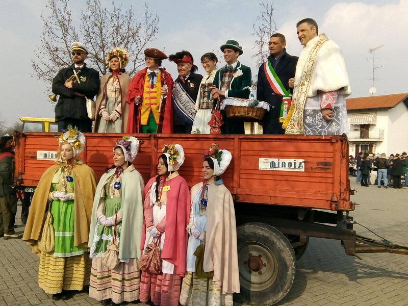 Carnevale Santhià fra fagiolata e giochi
