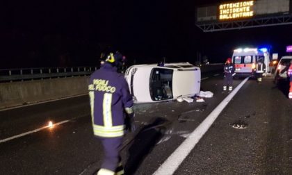Auto ribaltata in autostrada