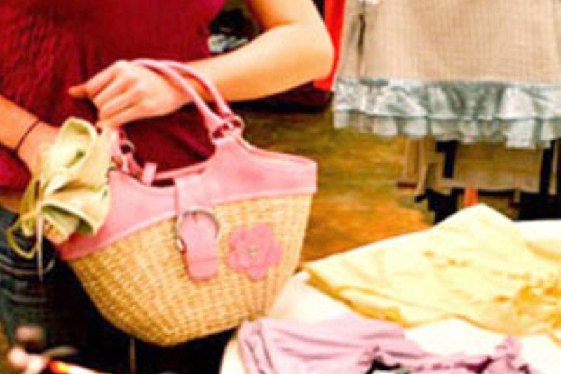 Rubano giubbotto al supermercato