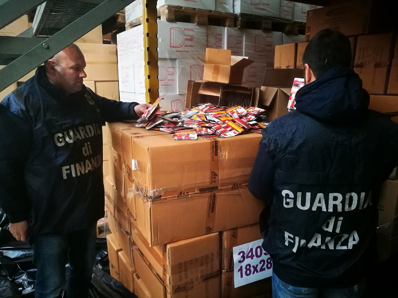 Colla cancerogena: sgominato import dalla Cina