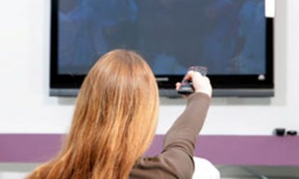 Madre e figlio litigano per un programma tv