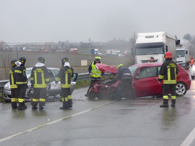 Schianto in tangenziale con due feriti – FOTO