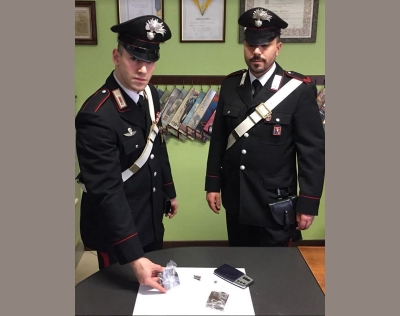 Arrestato pusher aveva tre panetti di hashish