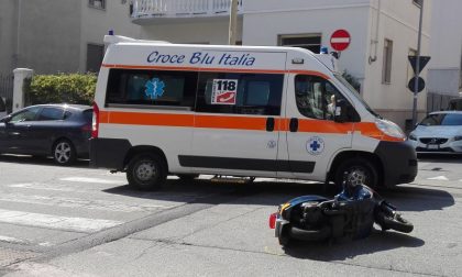 Auto contro moto: un ferito