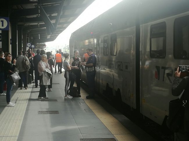 Pendolari esasperati: prigionieri del treno