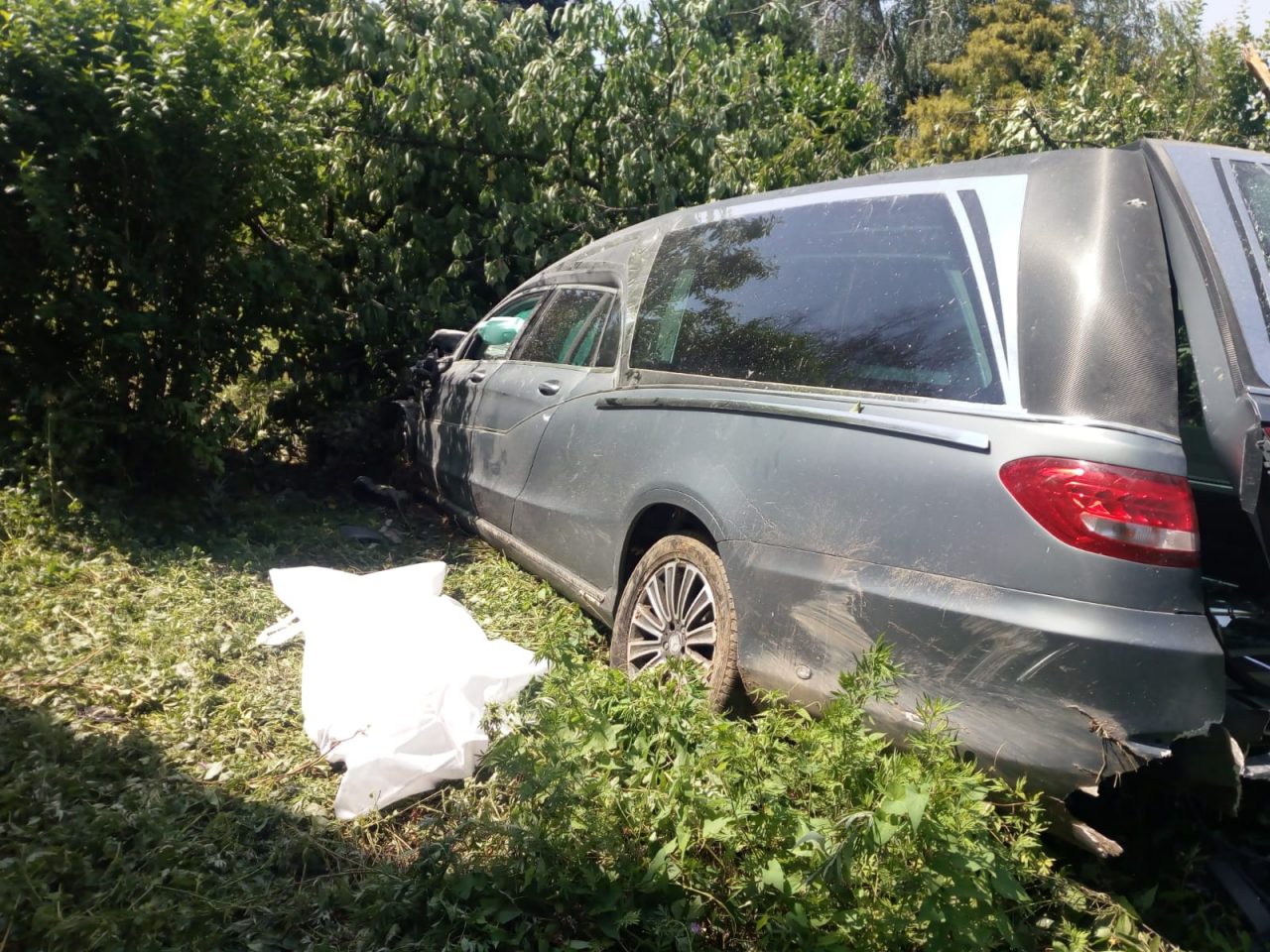 Carro funebre Galliate: autista muore alla guida, investita e uccisa ragazza