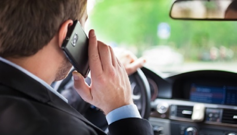 Cellulare alla guida: si studia un “autovelox” speciale