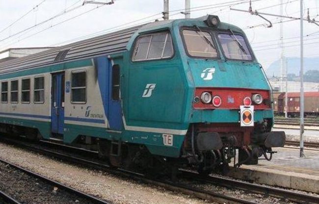 Santhià: “Trenitalia ripristini il treno delle 6,28”