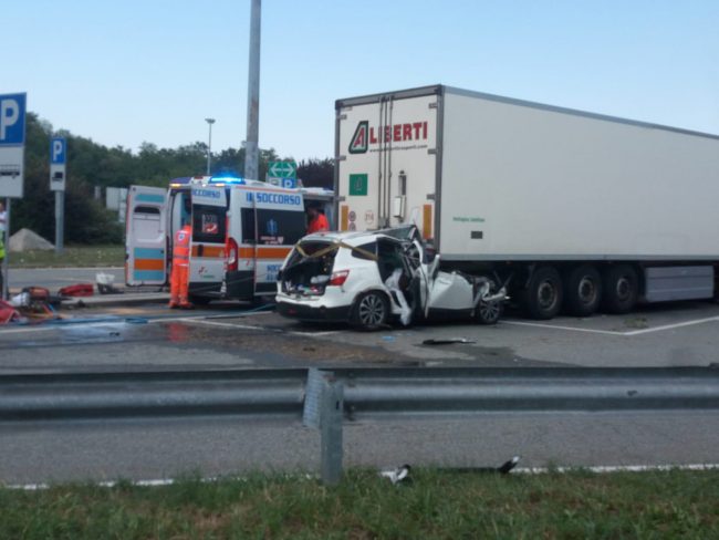Schianto mortale in autostrada sulla Ivrea-Santhià
