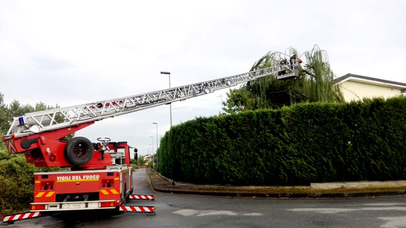 Maltempo violento: boom di chiamate ai Vigili del Fuoco