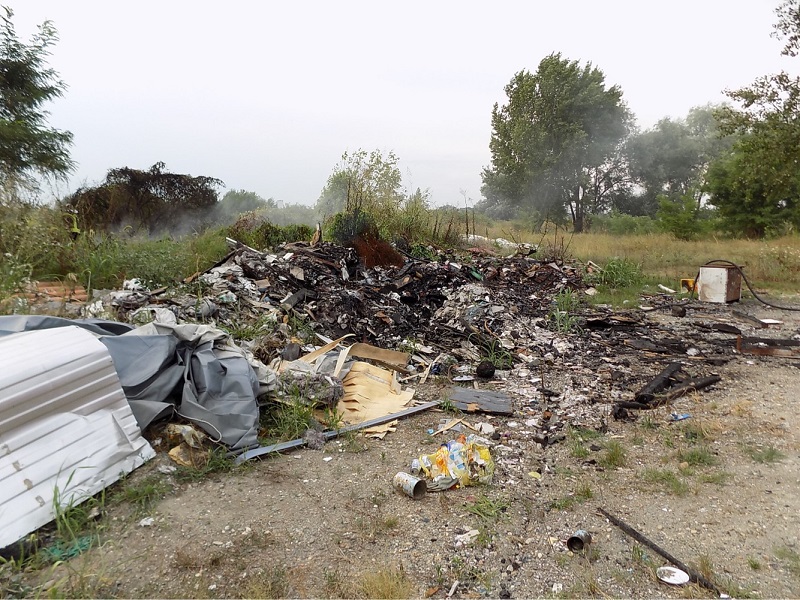 Campo nomadi Sesia: degrado e roghi