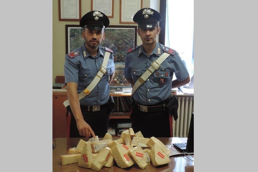 Rubano al supermercato 30 chili di formaggio