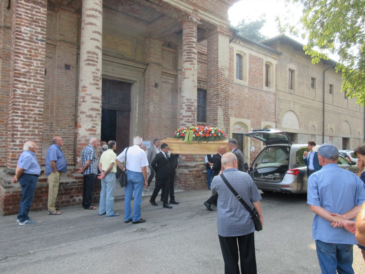 I funerali di Bessi: in tanti per l’addio ad Antonello