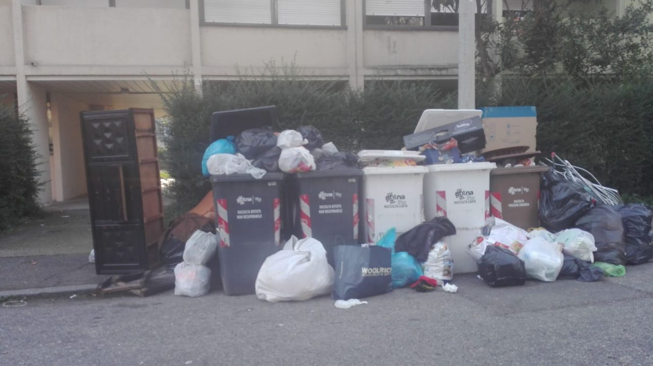 Caos cassonetti: ecco che accade in via Pisa