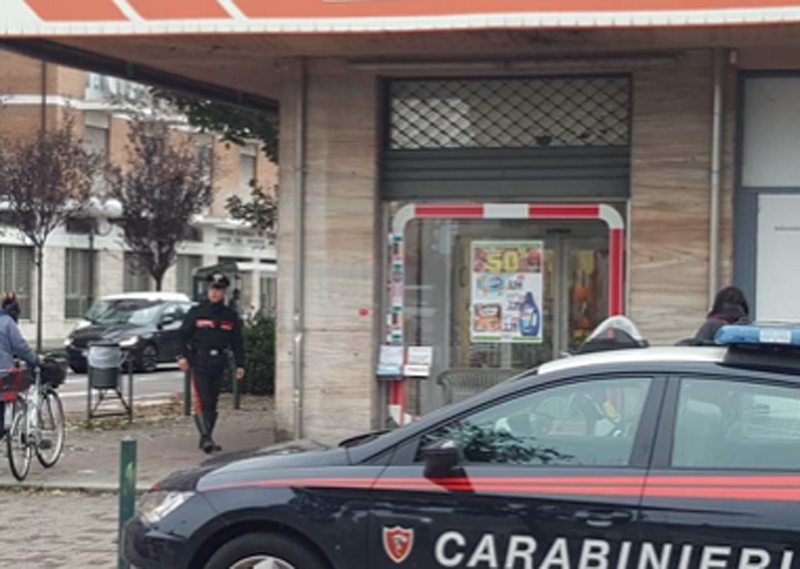 Rubano portafoglio all’A&O arrestata una coppia