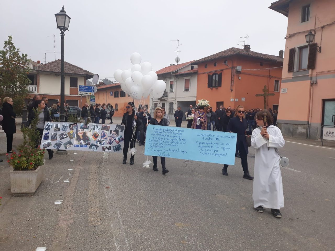 Ciao Beba: tutto il paese al funerale di Gabriella Staffieri