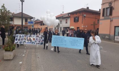Ciao Beba: tutto il paese al funerale di Gabriella Staffieri