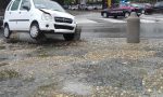 Schianto sul "panettone": auto esce di strada in piazza S. Eusebio