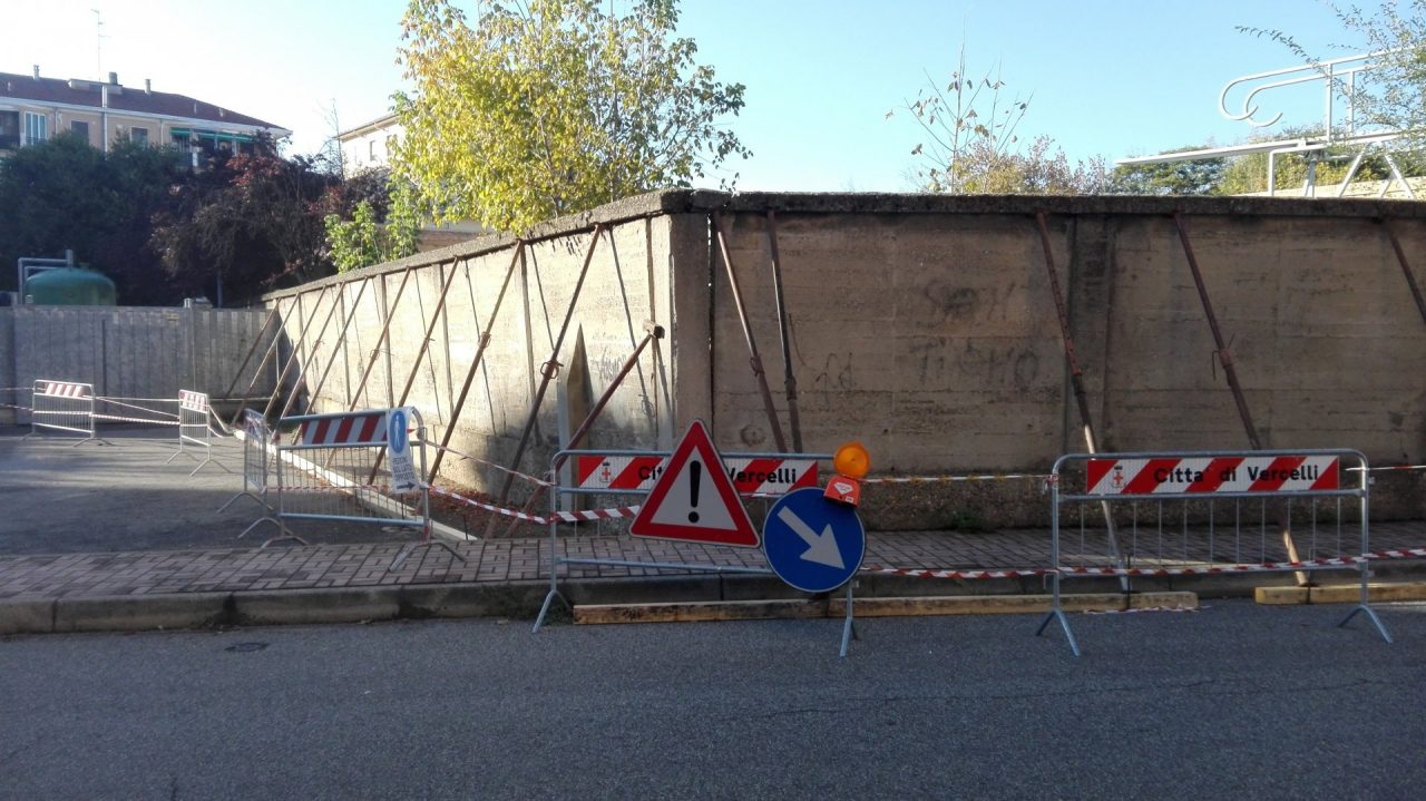 Muro di cinta Ex Enal: puntellato un ampio tratto