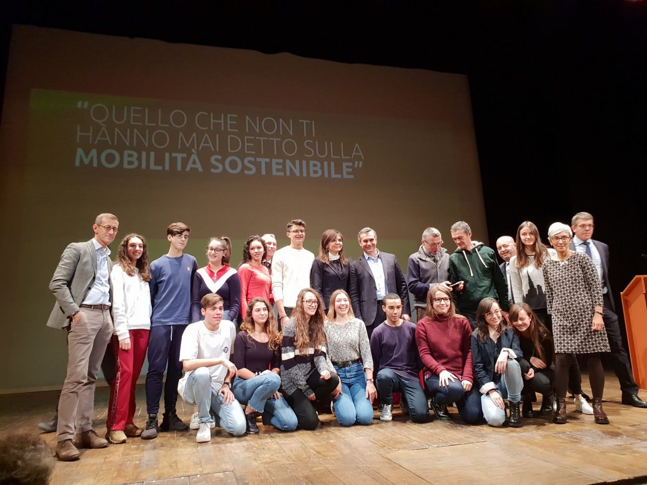 Mobilità sostenibile gli studenti a lezione al Teatro Civico