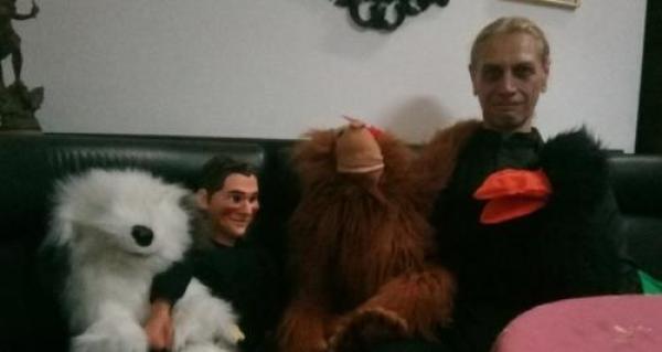 Collezionista di bambole ventriloque: una passione da scoprire