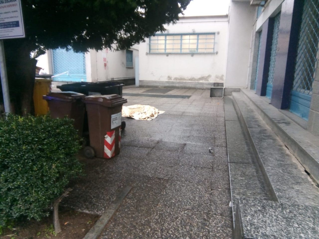 Tragedia: muore cadendo dal sesto piano