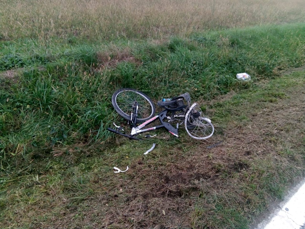 Pick-up investe ciclista che finisce all’ospedale