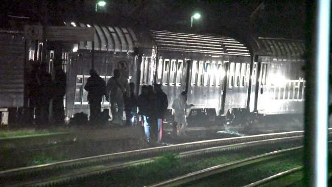 Ragazzo muore sotto il treno forse per tragico gioco