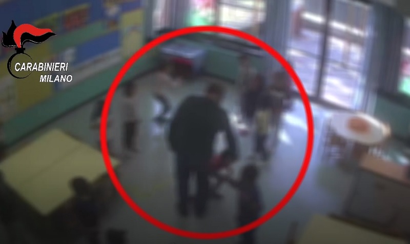 Arrestato maestro d’asilo: ha maltrattato 42 bimbi