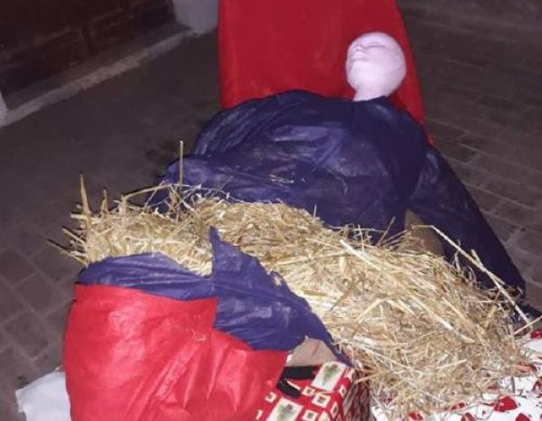 Atti vandalici ad Alice Castello: danneggiato Babbo Natale