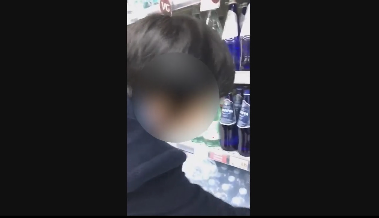 Donna cinese offesa e minacciata al supermercato