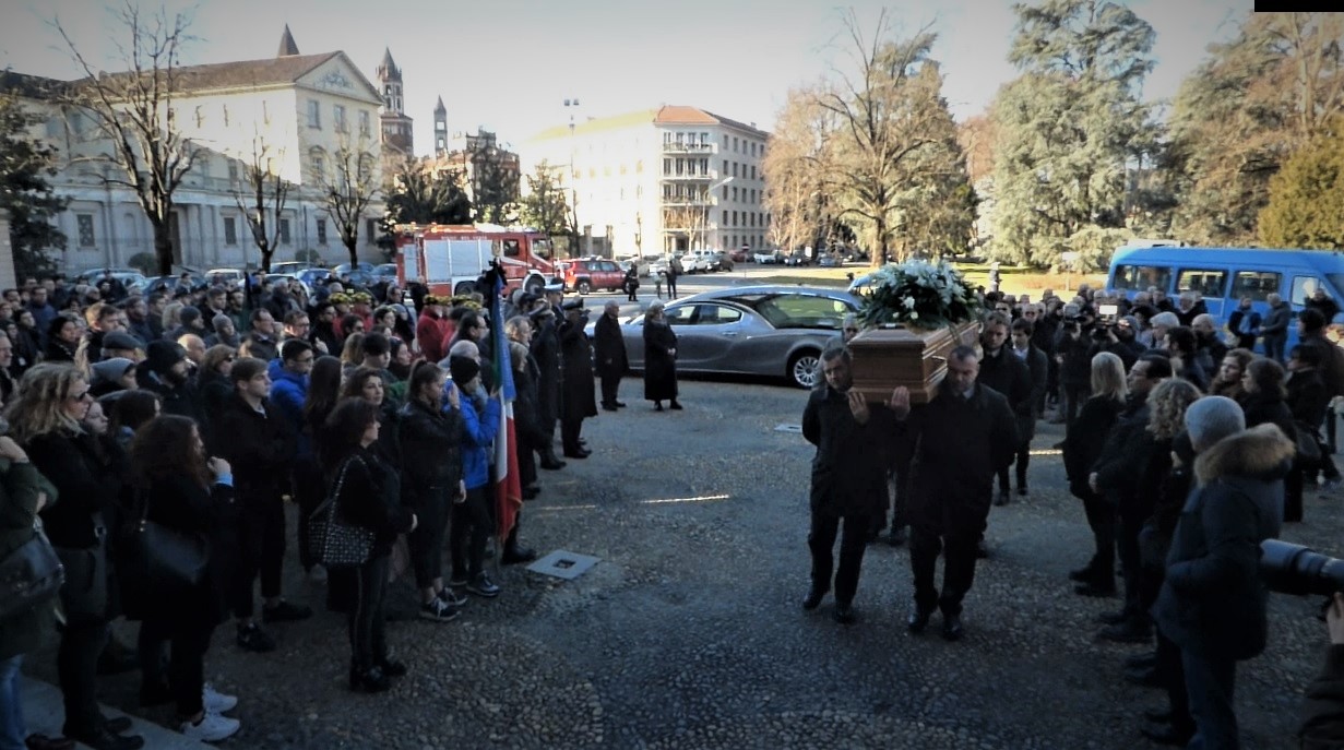L’addio ad Andrea Raineri: folla mai vista in Duomo