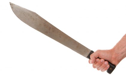 Tentato omicidio: in casa della ex con il machete