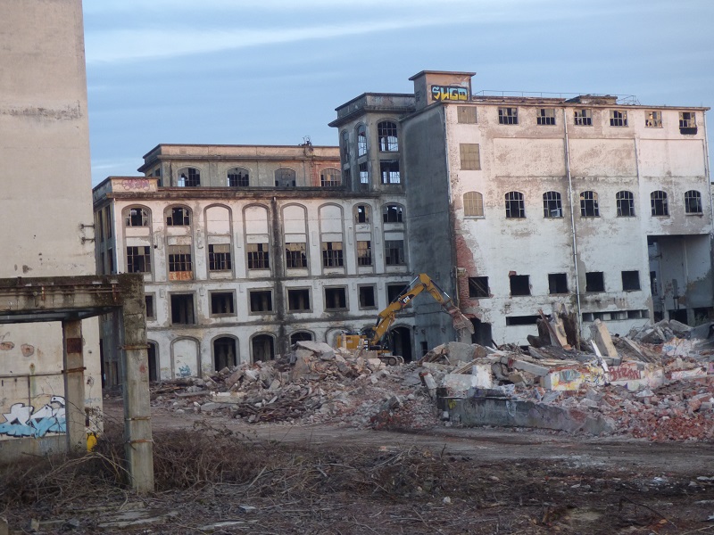 Demolizione Montefibre, tutto sotto controllo?