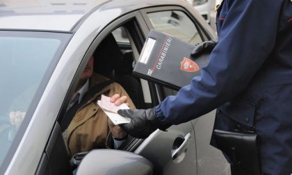 Automobilisti nei guai per revisione scaduta e targa falsa