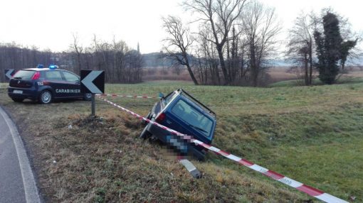 Auto nella risaia: incidente sulla Trossi