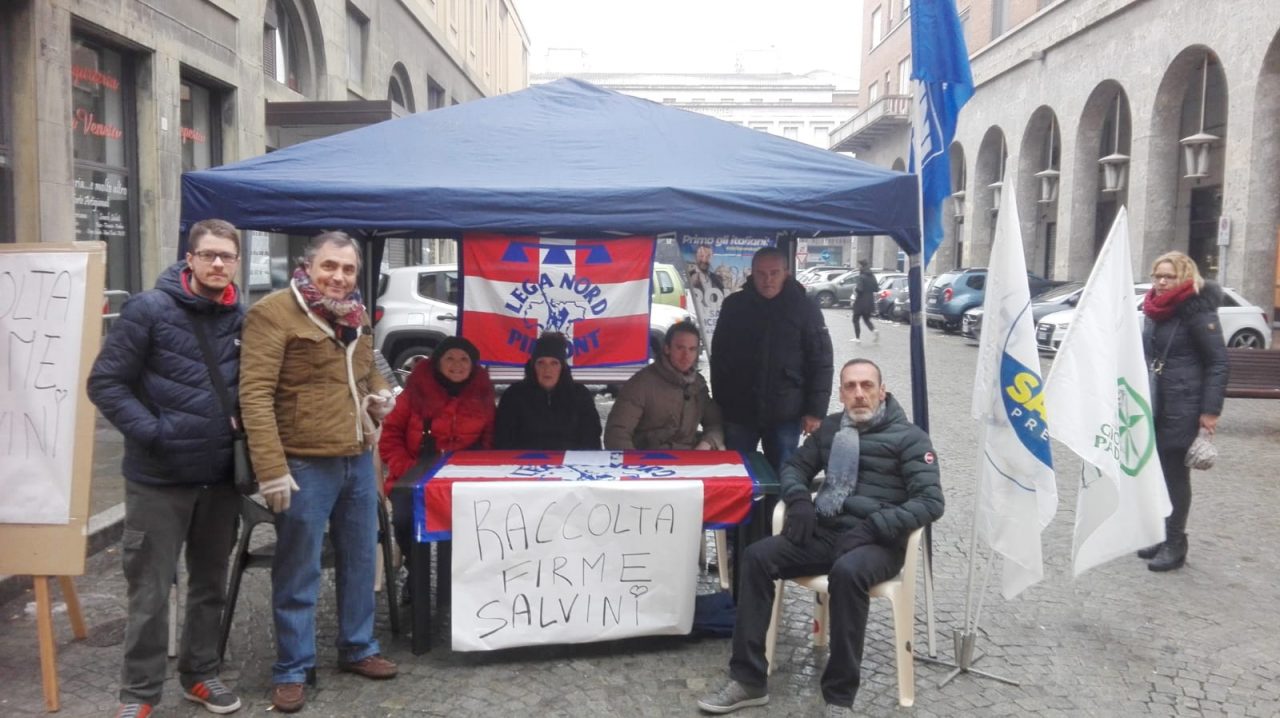 Raccolta firme della Lega: salvininonmollare.it