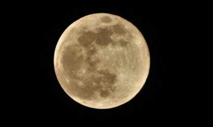 Superluna 2019: la foto nel cielo di Vercelli