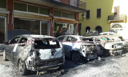 Quattro auto distrutte dalle fiamme indagano i Carabinieri