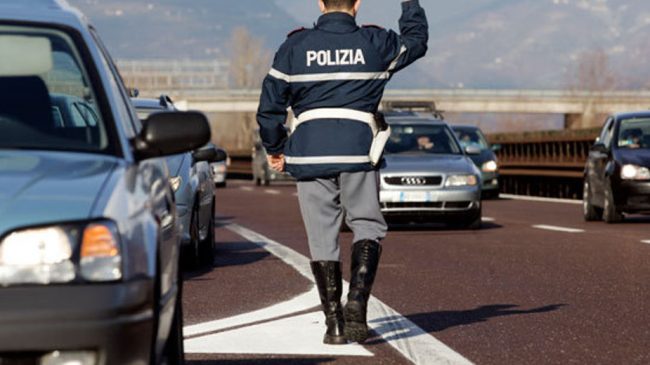Guida senza patente: 5.100 euro di multa