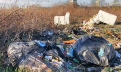 Discarica con vista sulle risaie