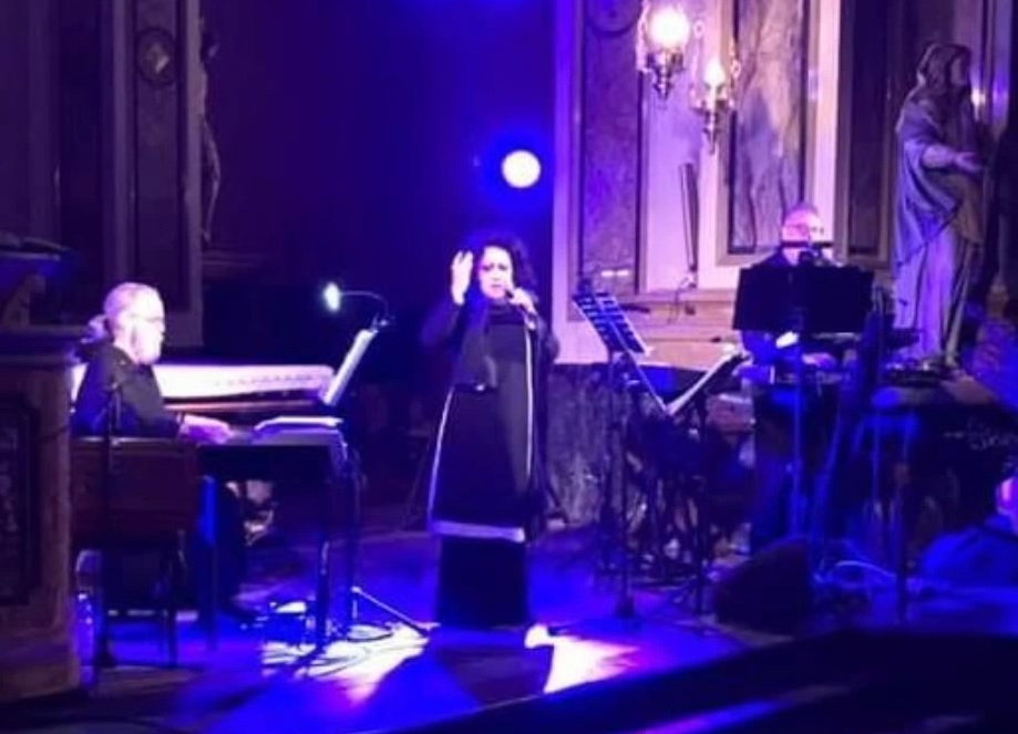 Trino Sacra: trionfo per Antonella Ruggiero e le confraternite