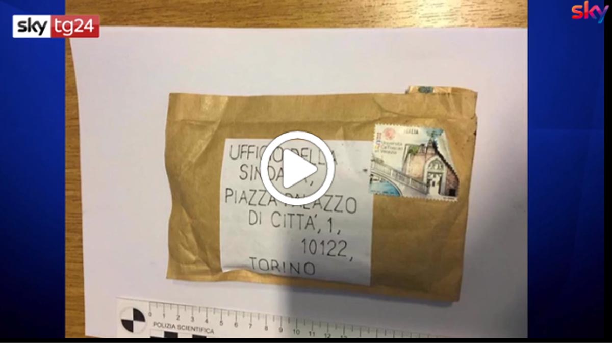 Busta bomba al sindaco Appendino, lei: “Avanti più di prima”