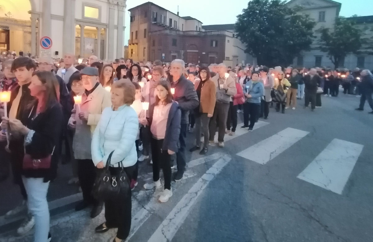 Reliquie di Bernadette a Vercelli: altre immagini della fiaccolata