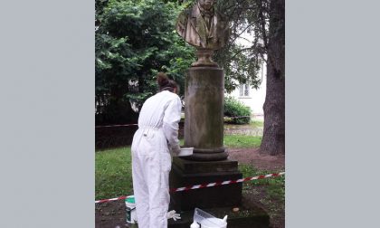 Busti del giardino comunale in fase di restauro
