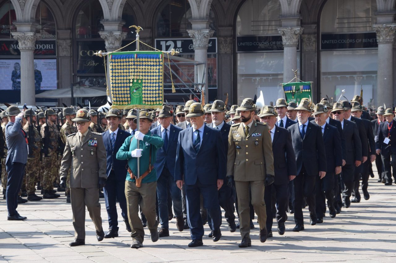 Adunata alpini Milano: Vercelli presente!