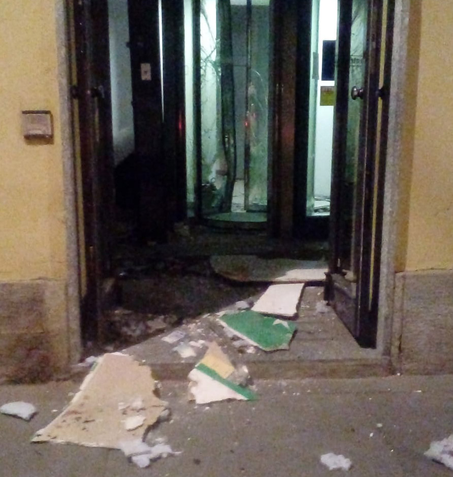 Bancomat saltato in centro a Santhià