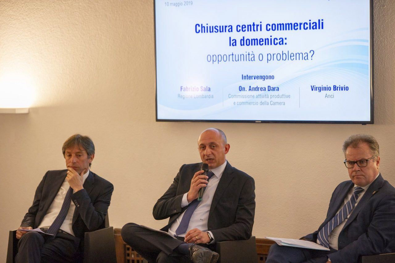 Centri commerciali e chiusure domenicali, la partita è aperta VIDEO