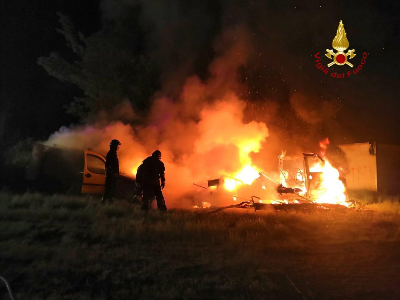 Due incendi notturni sull’argine del Sesia