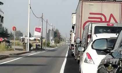 Fuoristrada contro guard rail: Provinciale bloccata da Novara verso Vercelli